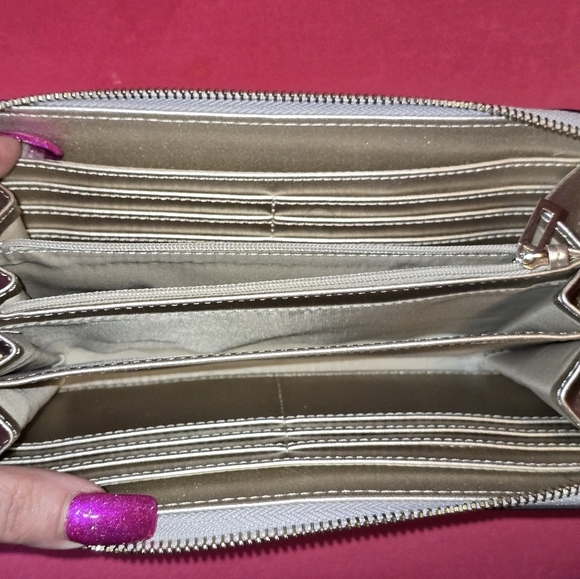 Guess zip around wallet - Picture 2 of 2